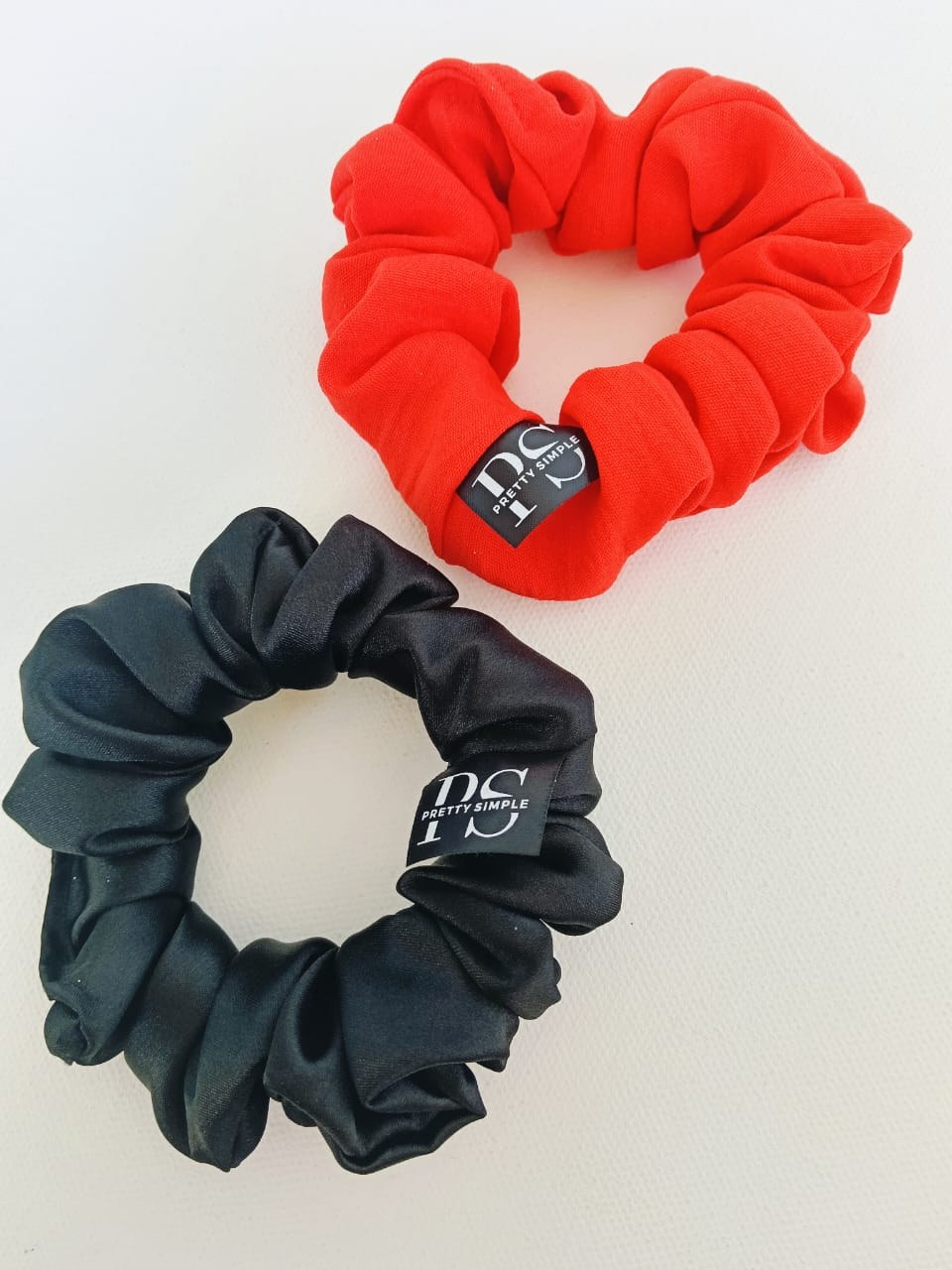 Small Scrunchie - Red and Black